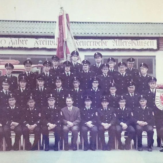 Gruppenfoto anlässlich des 100-jährigen Gründungsfest  im Jahre 1975.jpg